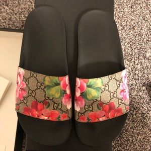 Brand new Floral logo Gucci Slides spring 2021